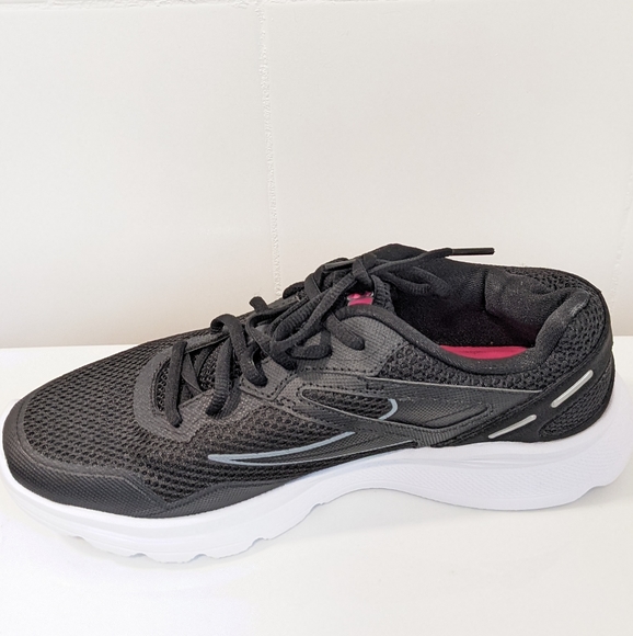 NWOT memory foam sneakers by Fila - Picture 8 of 16